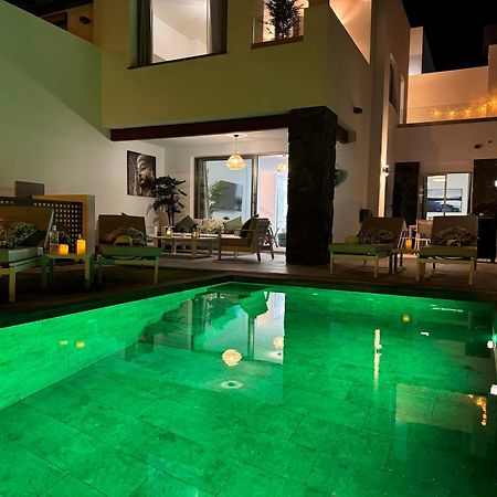 Welcome To Villa Bali A Luxurious Modern Getaway 로스크리스티아노스 외부 사진