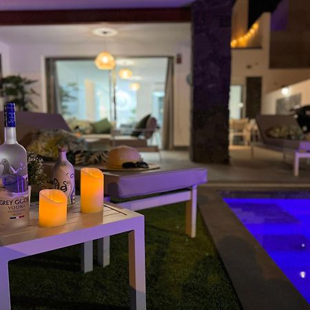 Welcome To Villa Bali A Luxurious Modern Getaway 로스크리스티아노스 외부 사진