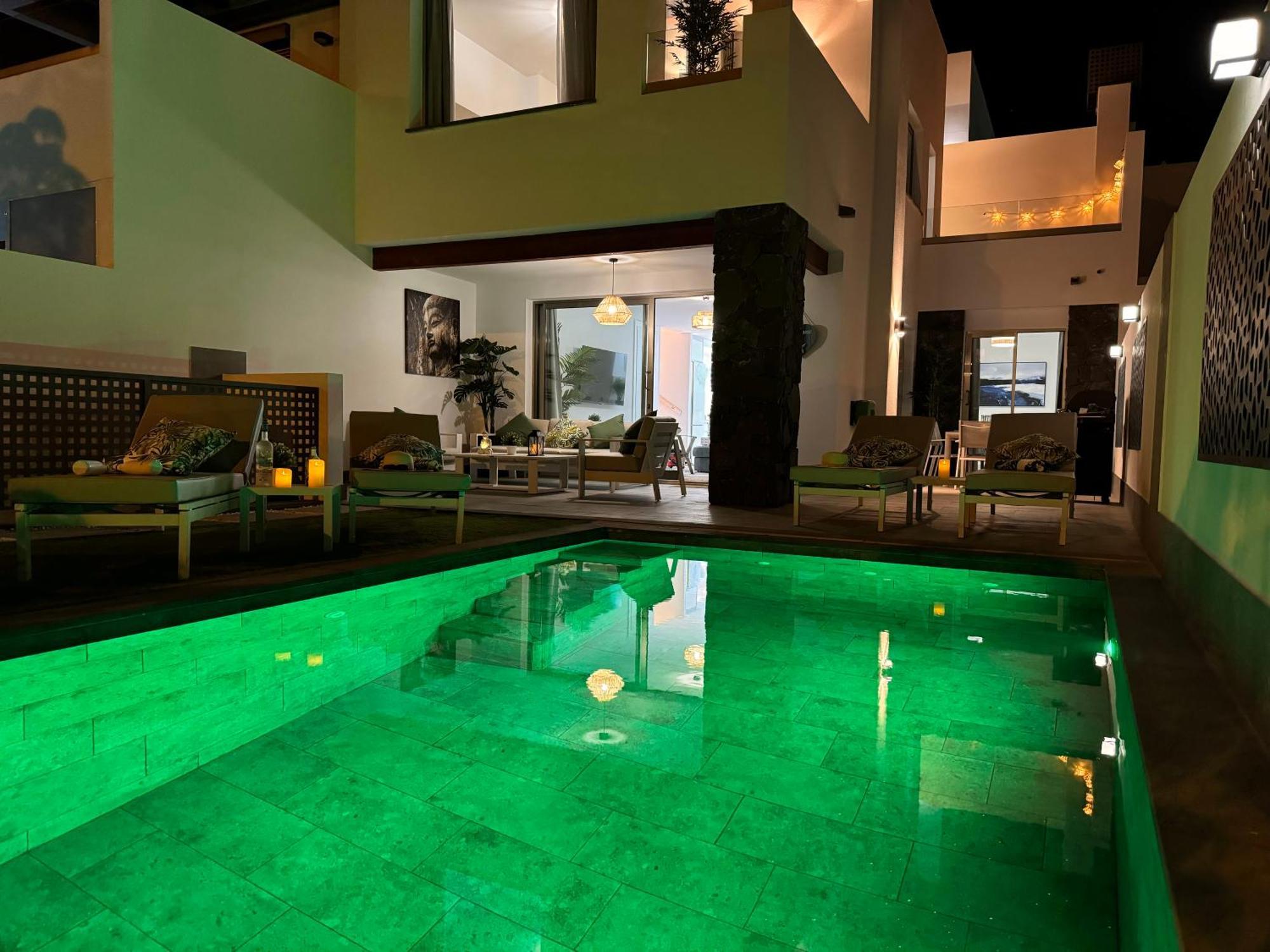 Welcome To Villa Bali A Luxurious Modern Getaway 로스크리스티아노스 외부 사진