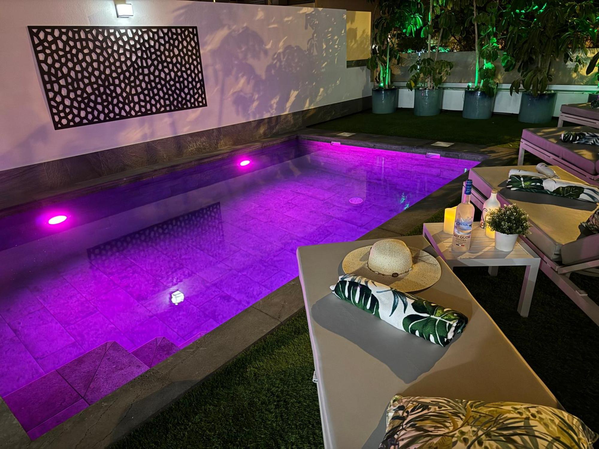 Welcome To Villa Bali A Luxurious Modern Getaway 로스크리스티아노스 외부 사진