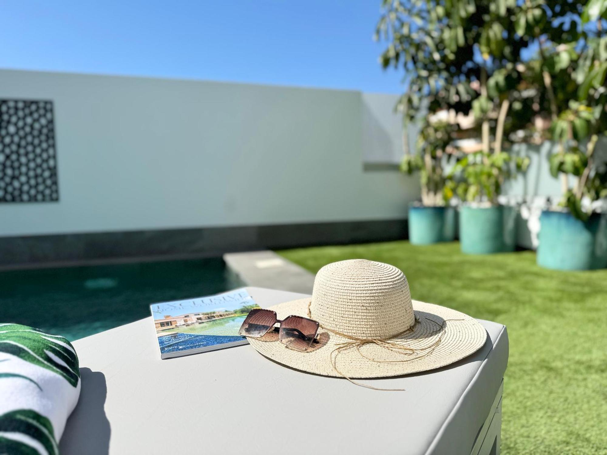 Welcome To Villa Bali A Luxurious Modern Getaway 로스크리스티아노스 외부 사진