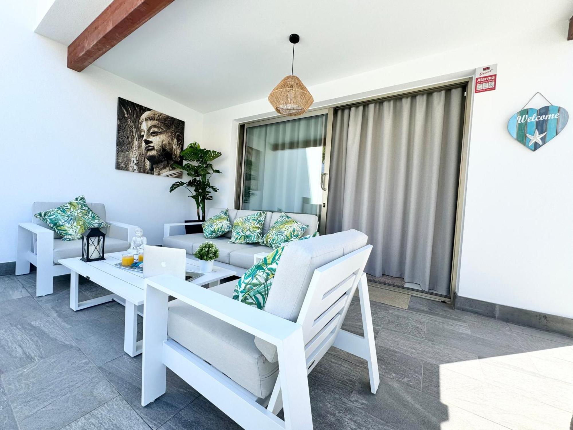 Welcome To Villa Bali A Luxurious Modern Getaway 로스크리스티아노스 외부 사진