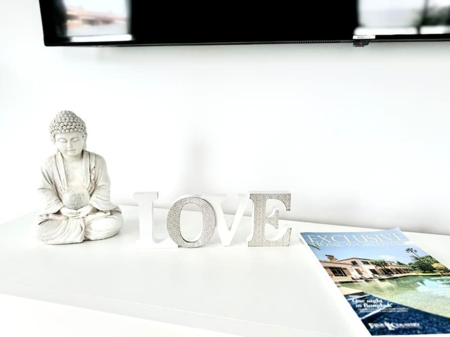Welcome To Villa Bali A Luxurious Modern Getaway 로스크리스티아노스 외부 사진