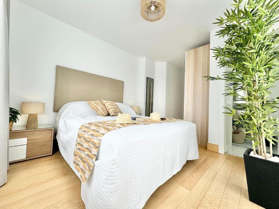 Welcome To Villa Bali A Luxurious Modern Getaway 로스크리스티아노스 외부 사진