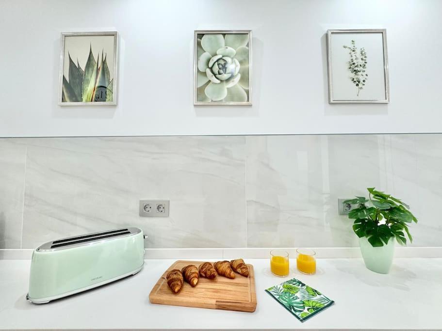 Welcome To Villa Bali A Luxurious Modern Getaway 로스크리스티아노스 외부 사진