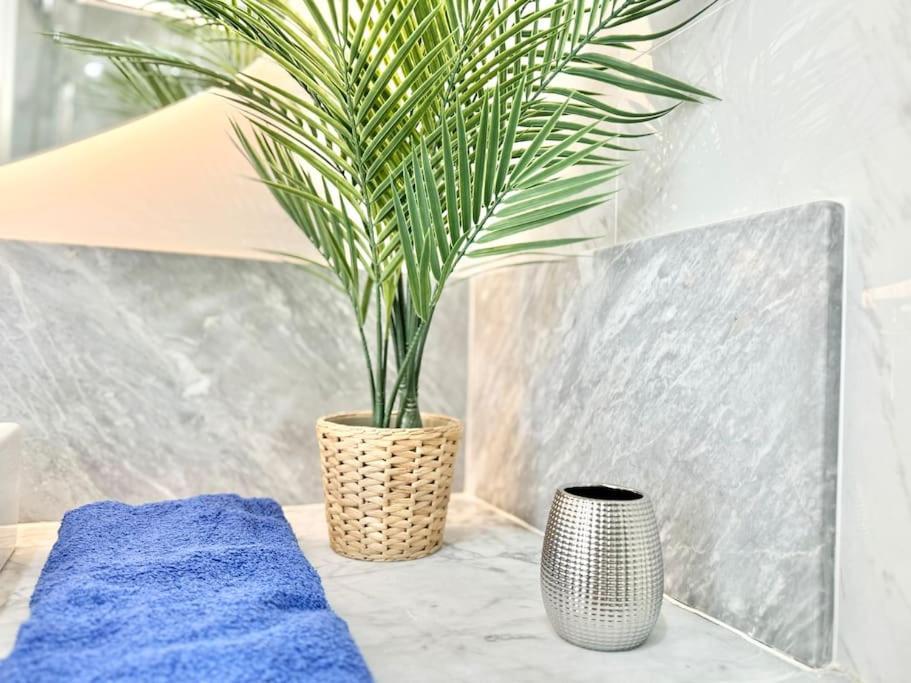 Welcome To Villa Bali A Luxurious Modern Getaway 로스크리스티아노스 외부 사진